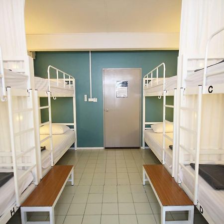 Need Sleep Hostel Банкок Екстериор снимка