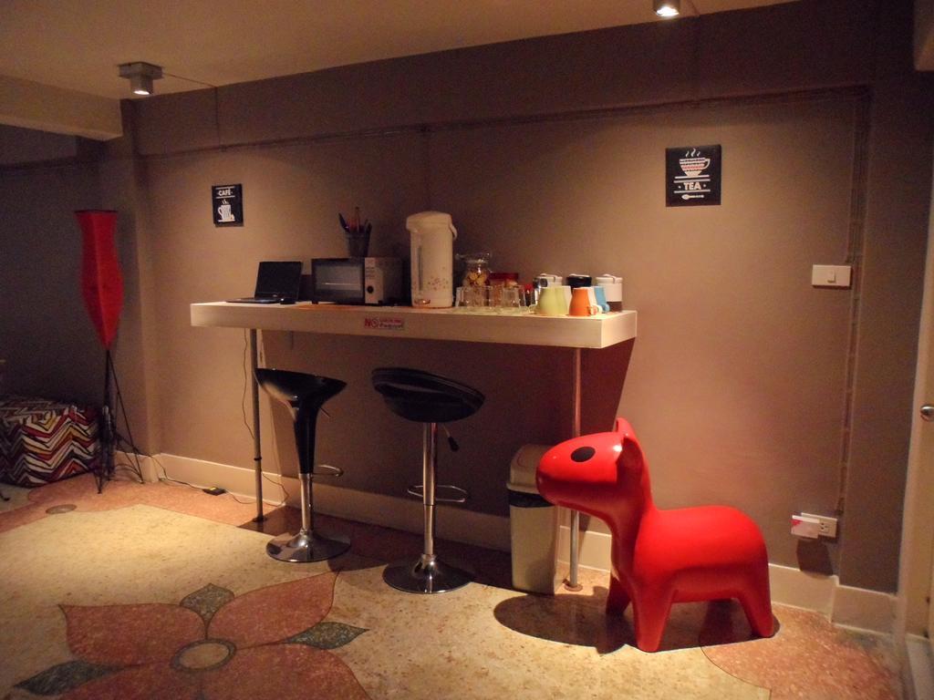 Need Sleep Hostel Банкок Екстериор снимка