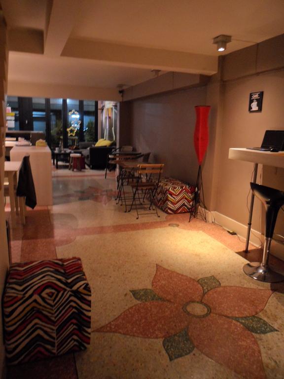 Need Sleep Hostel Банкок Екстериор снимка