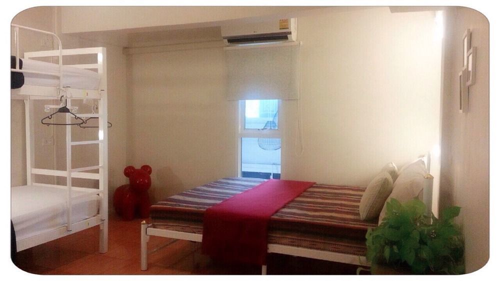 Need Sleep Hostel Банкок Екстериор снимка