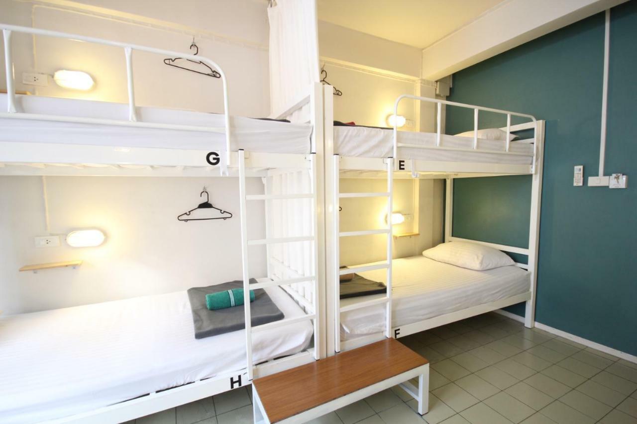 Need Sleep Hostel Банкок Екстериор снимка