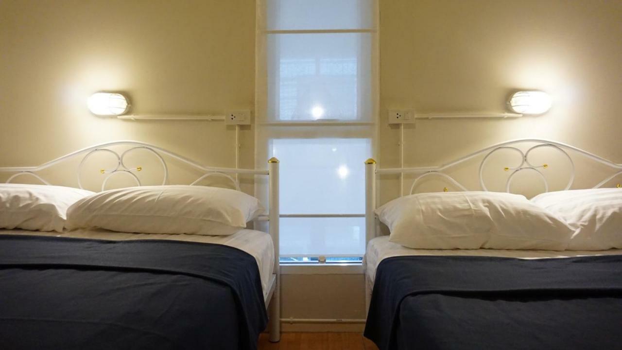 Need Sleep Hostel Банкок Екстериор снимка