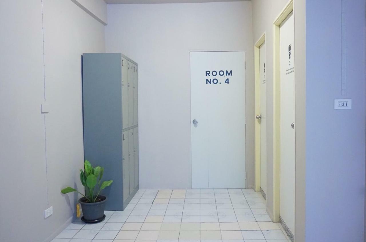 Need Sleep Hostel Банкок Екстериор снимка